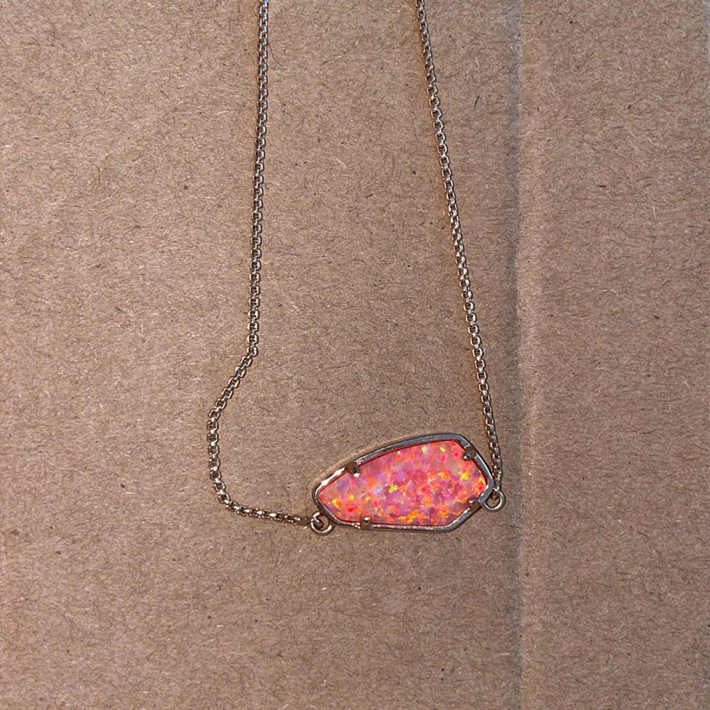 Kendra Scott necklace